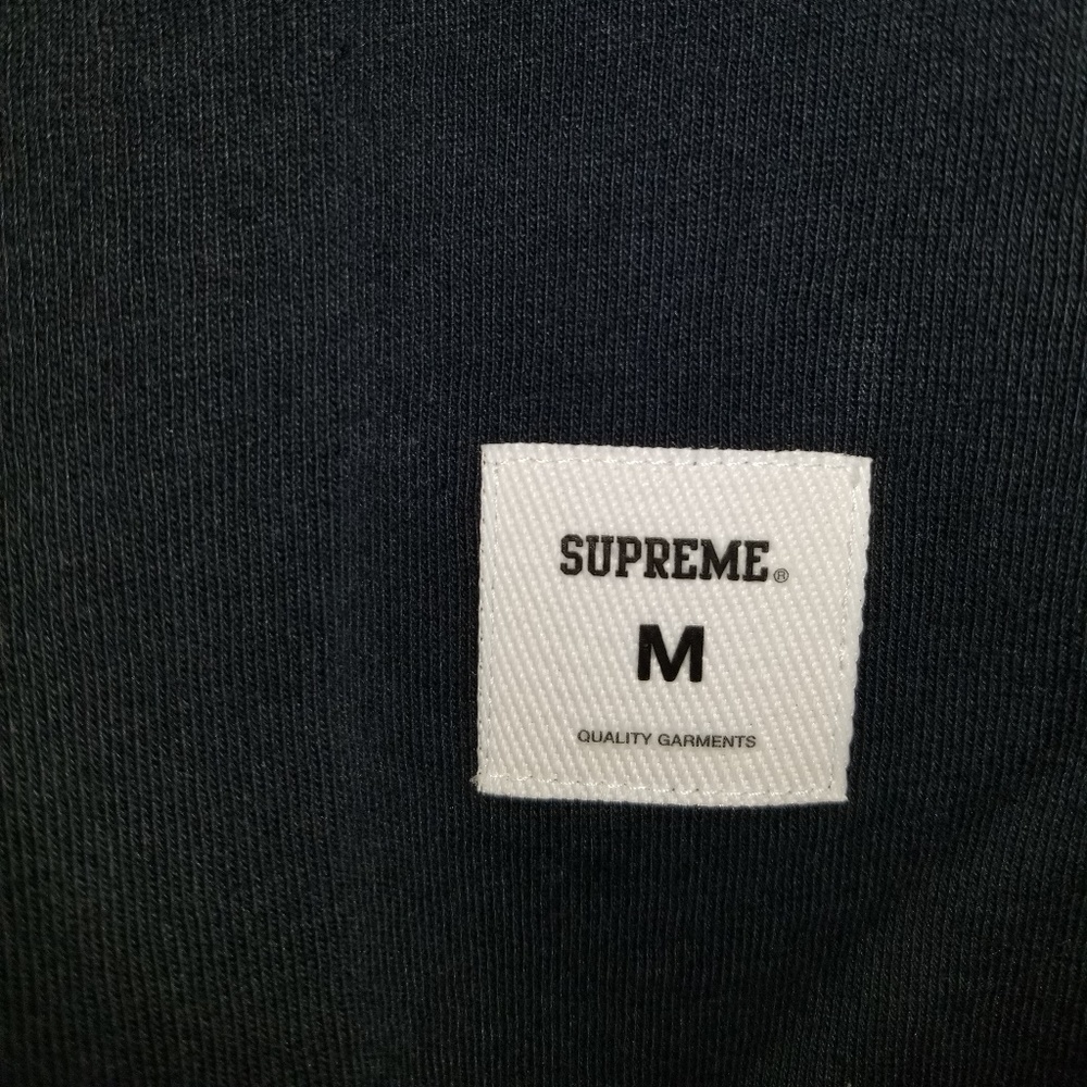 Supreme - Picture 4 of 4